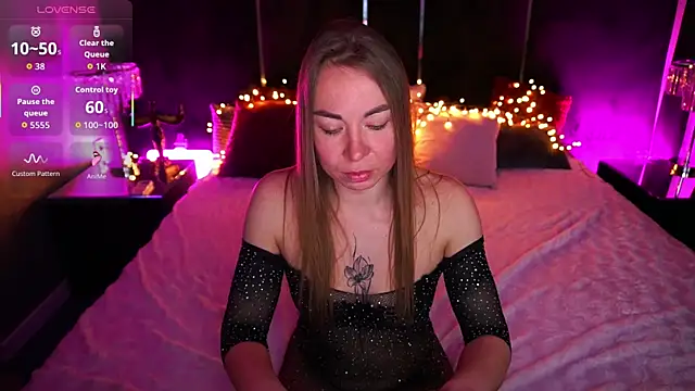 VixenMuse online show from April 6, 8:32 pm