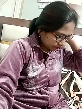 Vanshika1432 online show from November 21, 1:02 pm