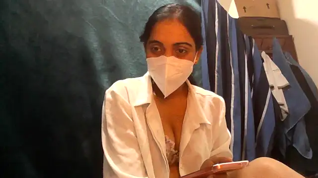 shainiasha1 online show from June 7, 4:58 pm