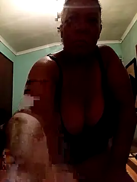 boobsqueenxo online show from February 19, 9:02 pm