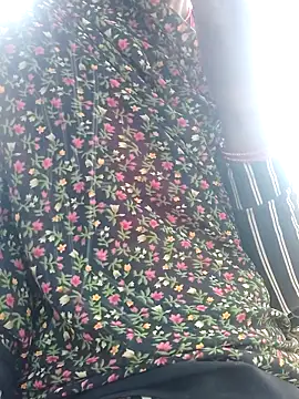 Snapshot of M-MAYA chatting on November 9, 8:32 am M-MAYA online show from November 9, 8:32 am