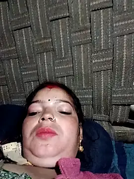 Snapshot of M-MAYA chatting on November 18, 11:37 pm M-MAYA online show from November 18, 11:37 pm