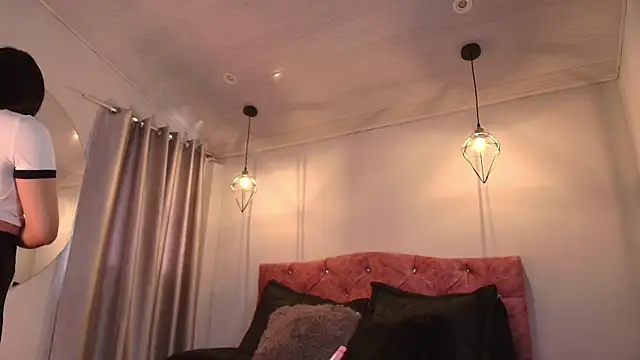 ivy bonnie online show from December 5, 12:39 pm