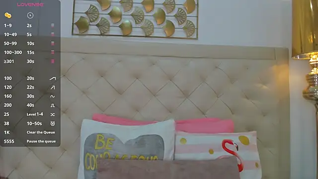 lucia lorenz online show from February 10, 11:35 am