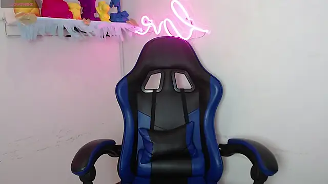 littlee red online show from November 13, 7:35 pm