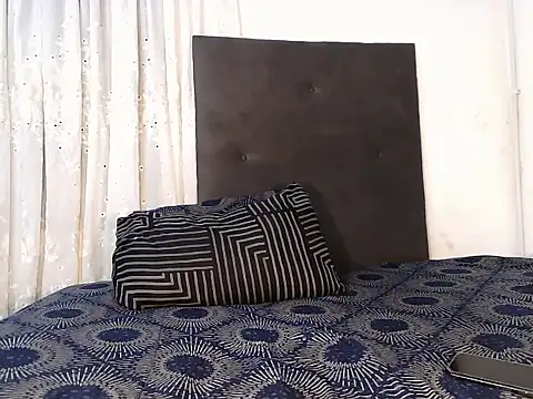 MinnieBee101 online show from February 23, 11:59 pm