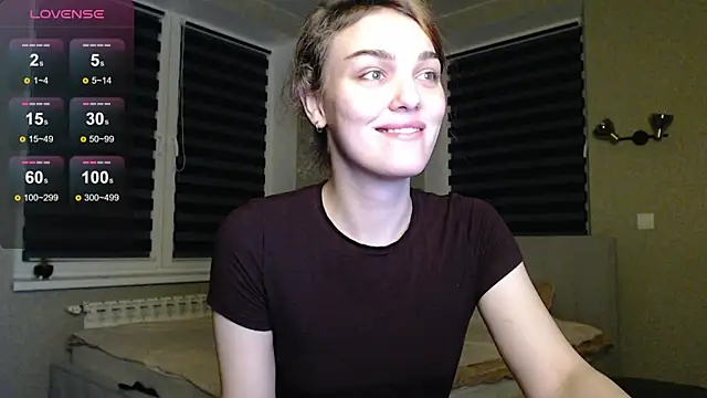 EmiliaRhodes online show from October 19, 10:45 pm