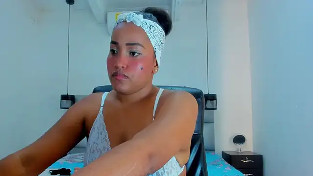 NahomiWalker  online show from January 7, 8:34 pm