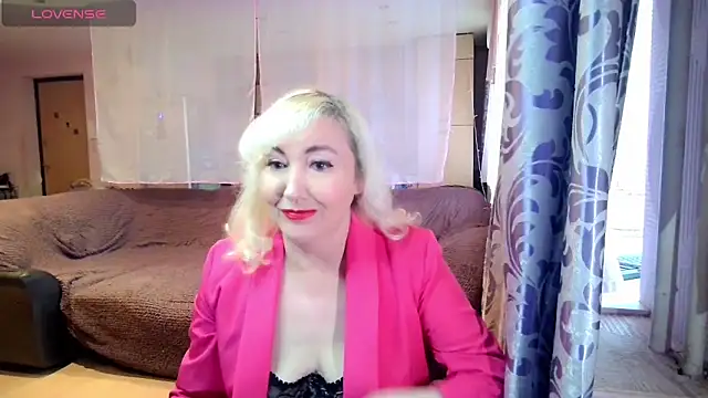 LadyKriss online show from November 18, 7:42 am