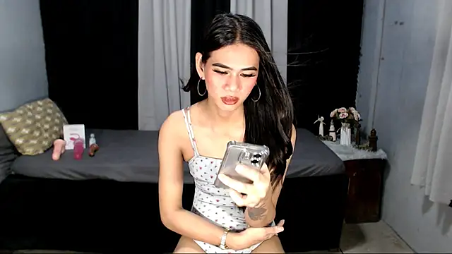 yourhottestzoey online show from October 21, 9:30 pm