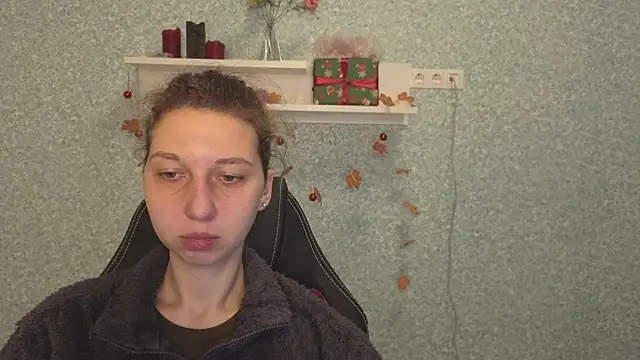 CuteEllii online show from December 19, 5:43 am