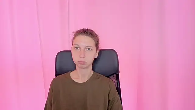 CuteEllii online show from October 21, 9:35 am