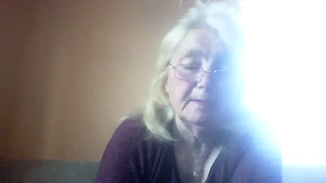 AmyLove353 online show from April 28, 4:05 am