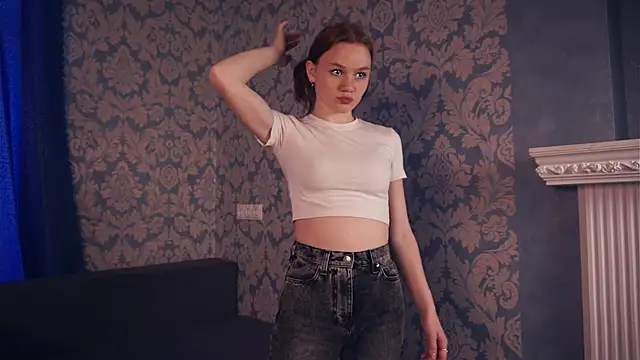 KarlynGow online show from November 3, 6:39 am