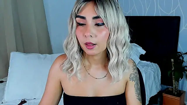 Emilyvalk  online show from November 10, 10:16 pm