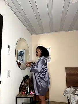 YariRose online show from November 13, 1:21 pm