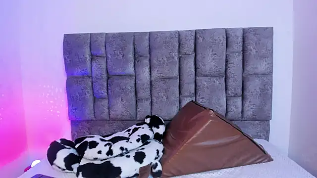 miah storm online show from November 14, 2:22 am