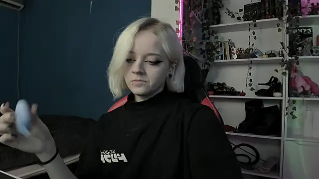 Holy Mistress S online show from November 14, 9:31 am