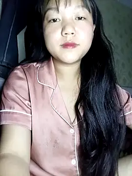 Quynhsumon online show from March 17, 3:27 pm