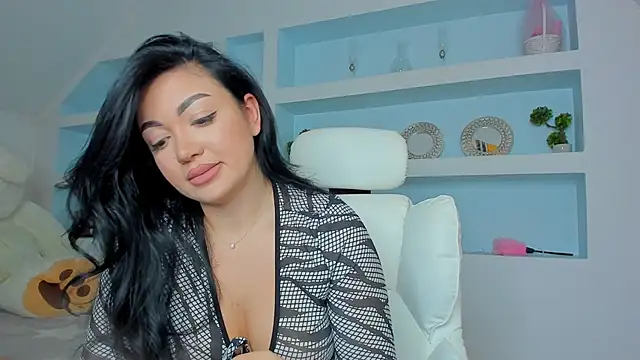 juliexxx online show from November 28, 8:45 pm