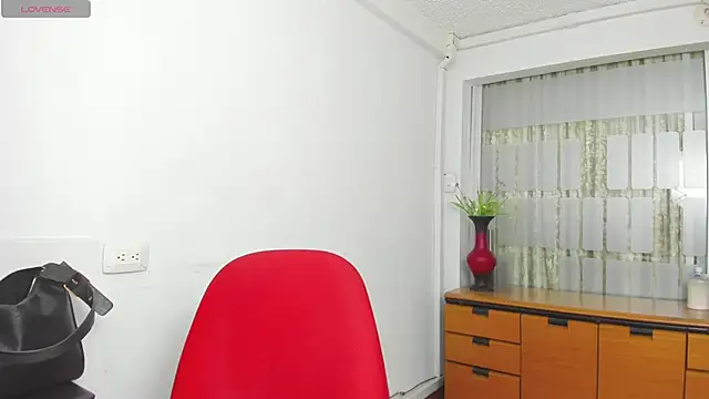 chloehanna online show from November 25, 8:20 pm