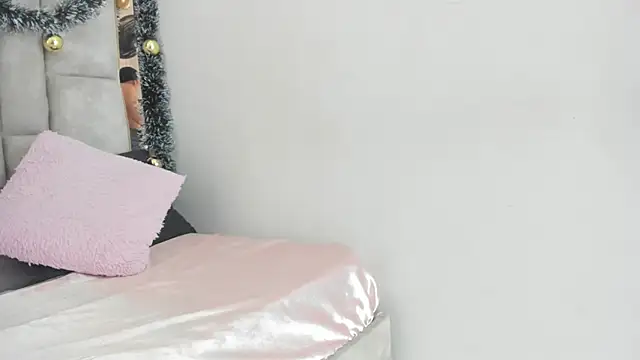 EmmadaSilva online show from December 3, 7:27 pm