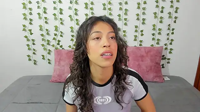 emily jonessxx online show from February 16, 6:30 pm