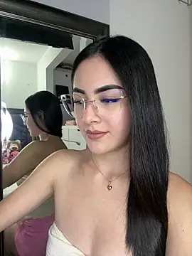 IslaCole online show from February 3, 2:53 am