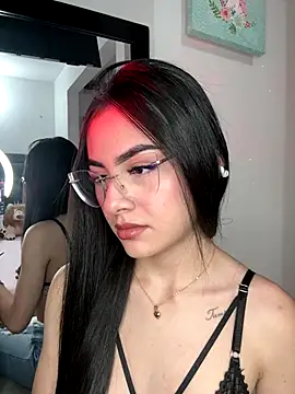 IslaCole online show from October 24, 12:50 am