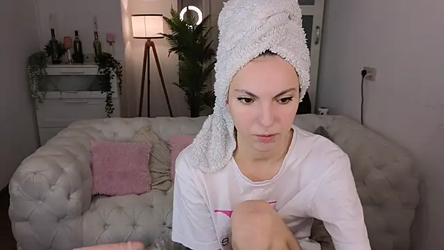 grace allenn online show from November 17, 5:52 am