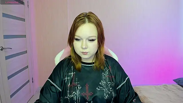 Lovly Vixen online show from October 23, 7:36 am