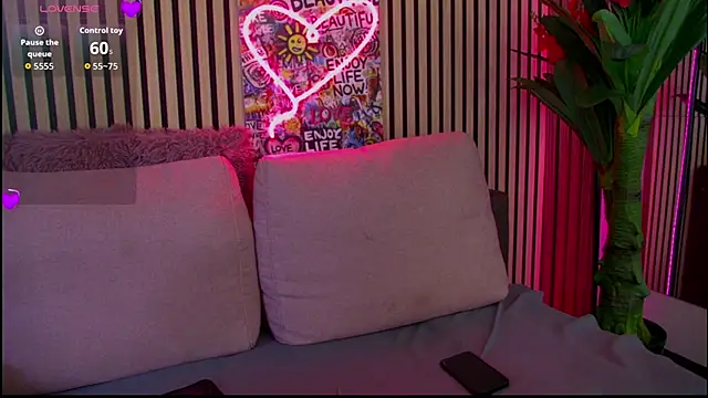 MirunaHaze online show from February 27, 7:19 am