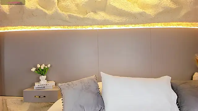 AmyColman  online show from February 21, 12:17 pm