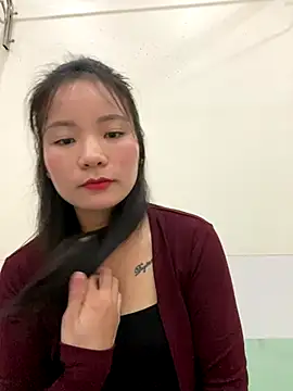 Bee Yellow00 online show from October 24, 4:52 am