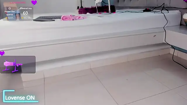 Luna Raay online show from March 20, 6:24 pm