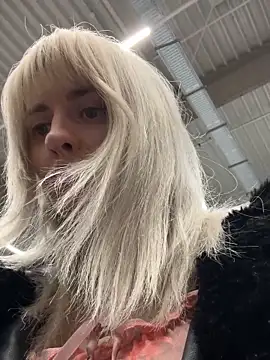 blondegirlx online show from December 4, 2:19 pm