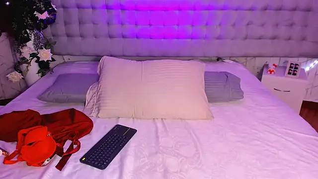 StephanyRouss online show from March 13, 12:50 pm