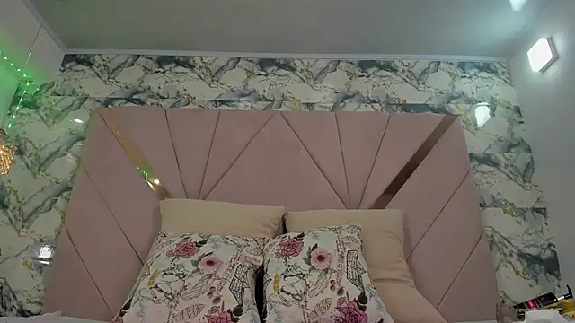 naomy sexy  online show from March 8, 9:08 pm