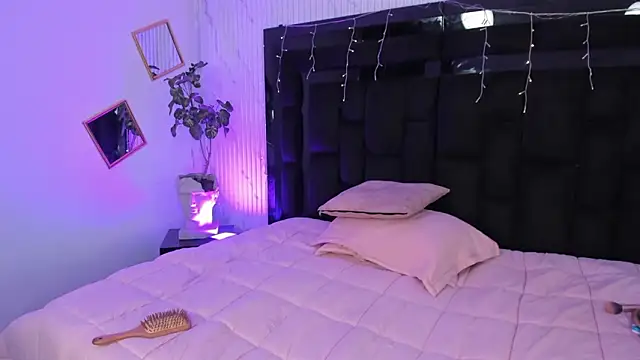 JanneBlossom  online show from March 14, 10:55 pm