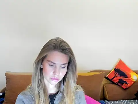 LinaBey online show from February 12, 5:25 pm