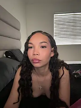 nikkiloveee online show from February 17, 9:03 pm