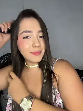 Hannahpradaa  online show from November 17, 9:15 pm