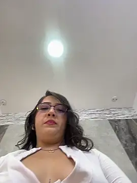 Hannahpradaa  online show from December 17, 11:47 am