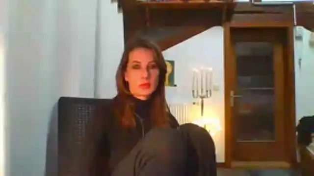 MissDyannis online show from October 27, 10:48 pm