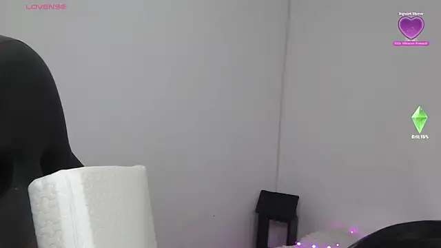 Emma Hotkiss online show from April 29, 11:54 pm