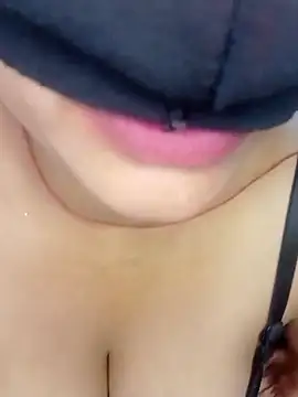 hot couple 000 online show from December 5, 4:08 pm