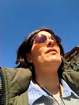 Piediniecollant online show from April 8, 10:17 am