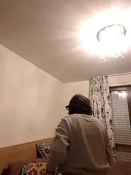 Piediniecollant online show from February 16, 11:21 am