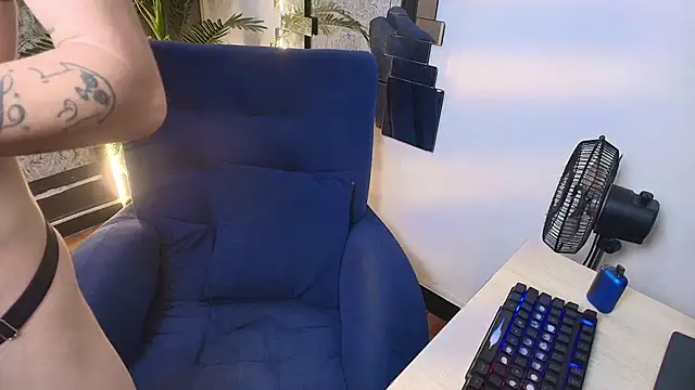 Nicky carterr  online show from February 12, 8:21 pm