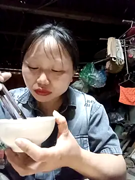 yoyo-mi online show from April 4, 9:41 am